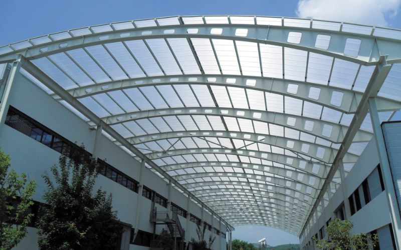 Tấm polycarbonate cho phép ánh sáng truyền qua gần như hoàn toàn lên đến 90%