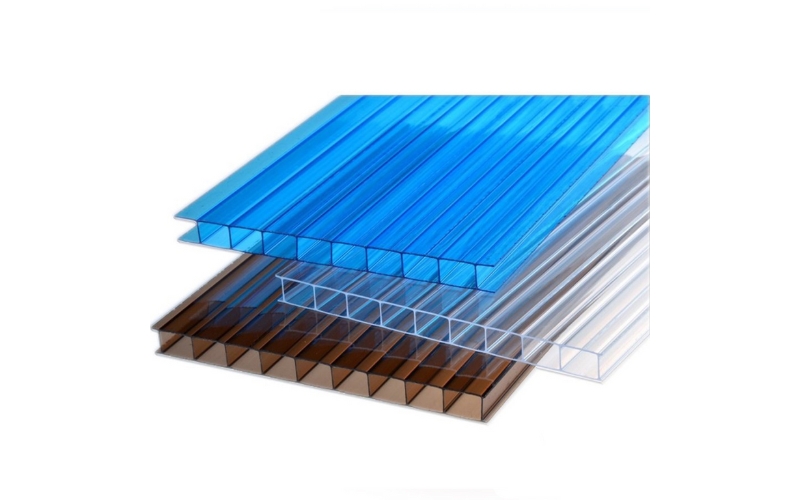 Các thương hiệu tấm polycarbonate cao cấp được tích hợp lớp phủ UV giúp bảo vệ cây trồng