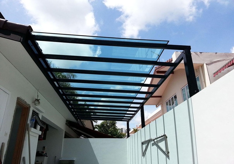 Mái che sân thượng bằng tấm Polycarbonate được sử dụng khá phổ biến hiện nay